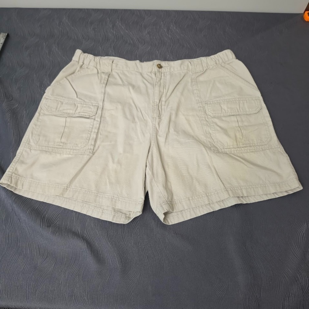 Croft and Barrow Mens cargo shorts size 44 Stone